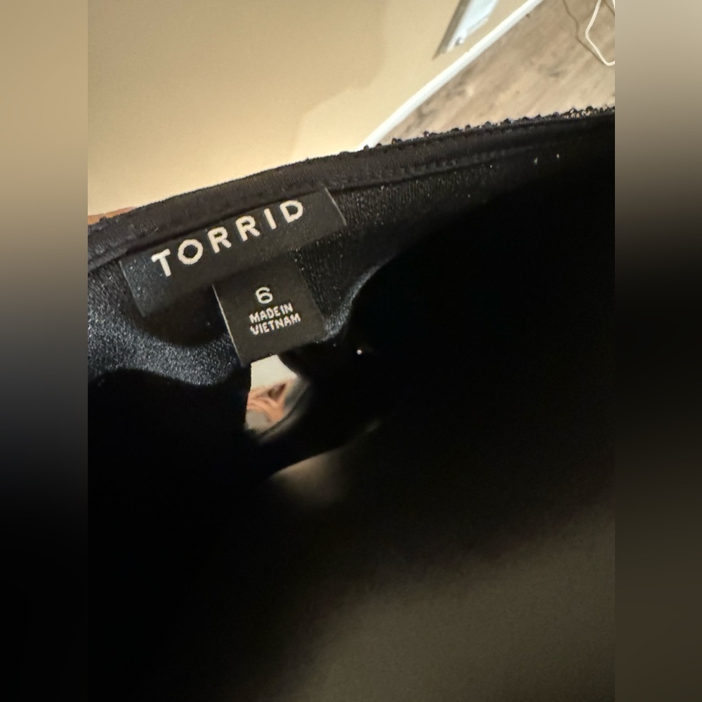 TORRID | Rainbow V-Cut Top - Picture 5 of 6
